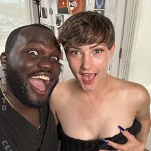  Nude