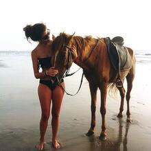  Nude