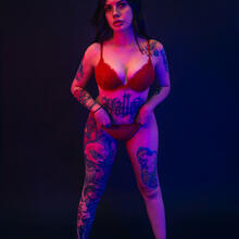  Nude
