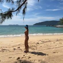  Nude