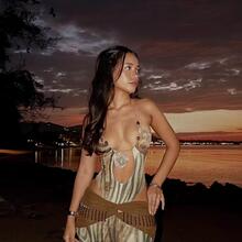  Nude