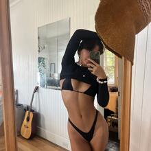  Nude