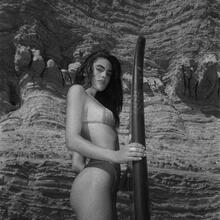  Nude