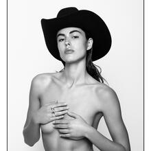  Nude