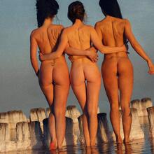  Nude