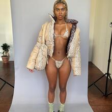  Nude