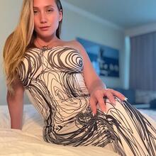  Nude
