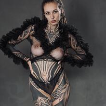  Nude