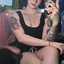 Nude