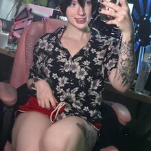  Nude