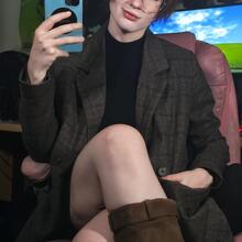  Nude