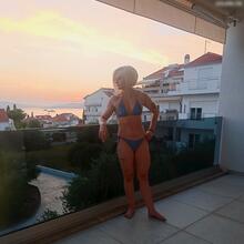  Nude