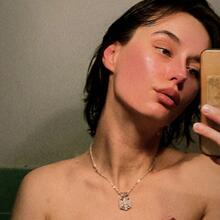  Nude