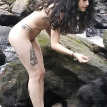  Nude