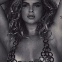  Nude