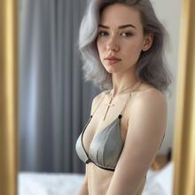  Nude