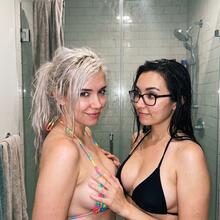 Nude
