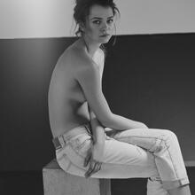  Nude