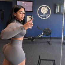  Nude