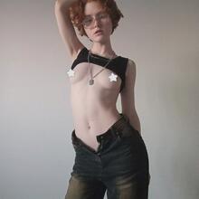  Nude