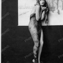  Nude
