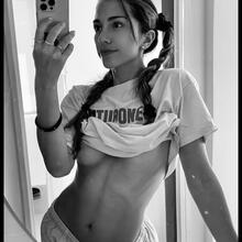  Nude