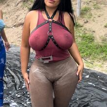  Nude