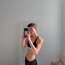 Nude