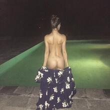  Nude