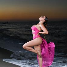  Nude