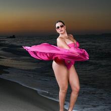  Nude