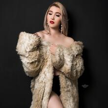  Nude
