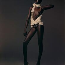  Nude