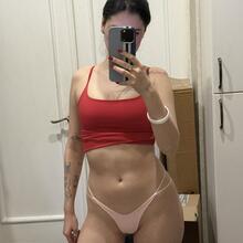  Nude