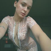  Nude