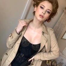  Nude