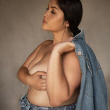  Nude
