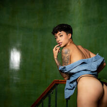  Nude