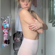  Nude