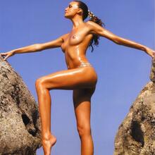  Nude