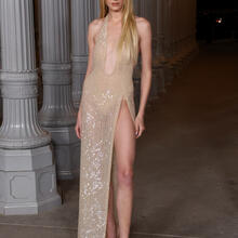  Nude