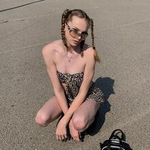  Nude