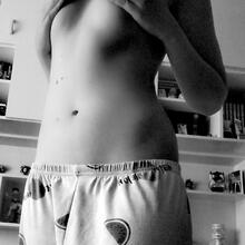  Nude