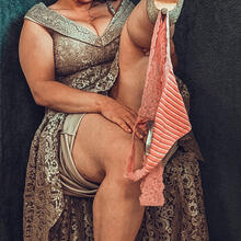  Nude