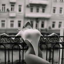  Nude