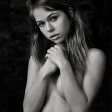  Nude