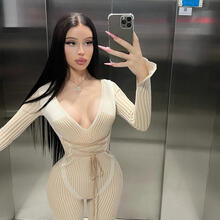  Nude