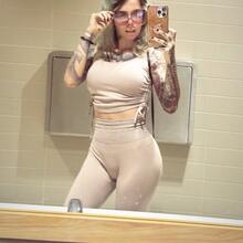  Nude