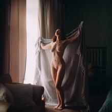  Nude