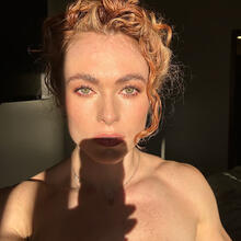  Nude